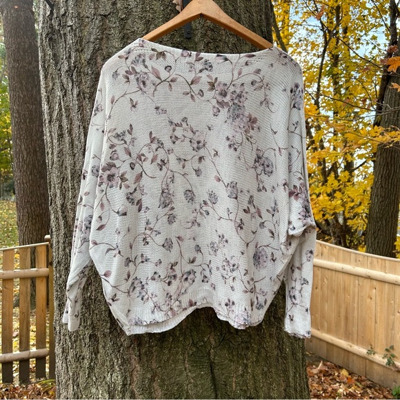 Anna Melani Floral Sweater - Picture 2 of 6